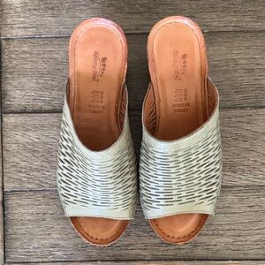 Spring Step Woven Wedges - Tan